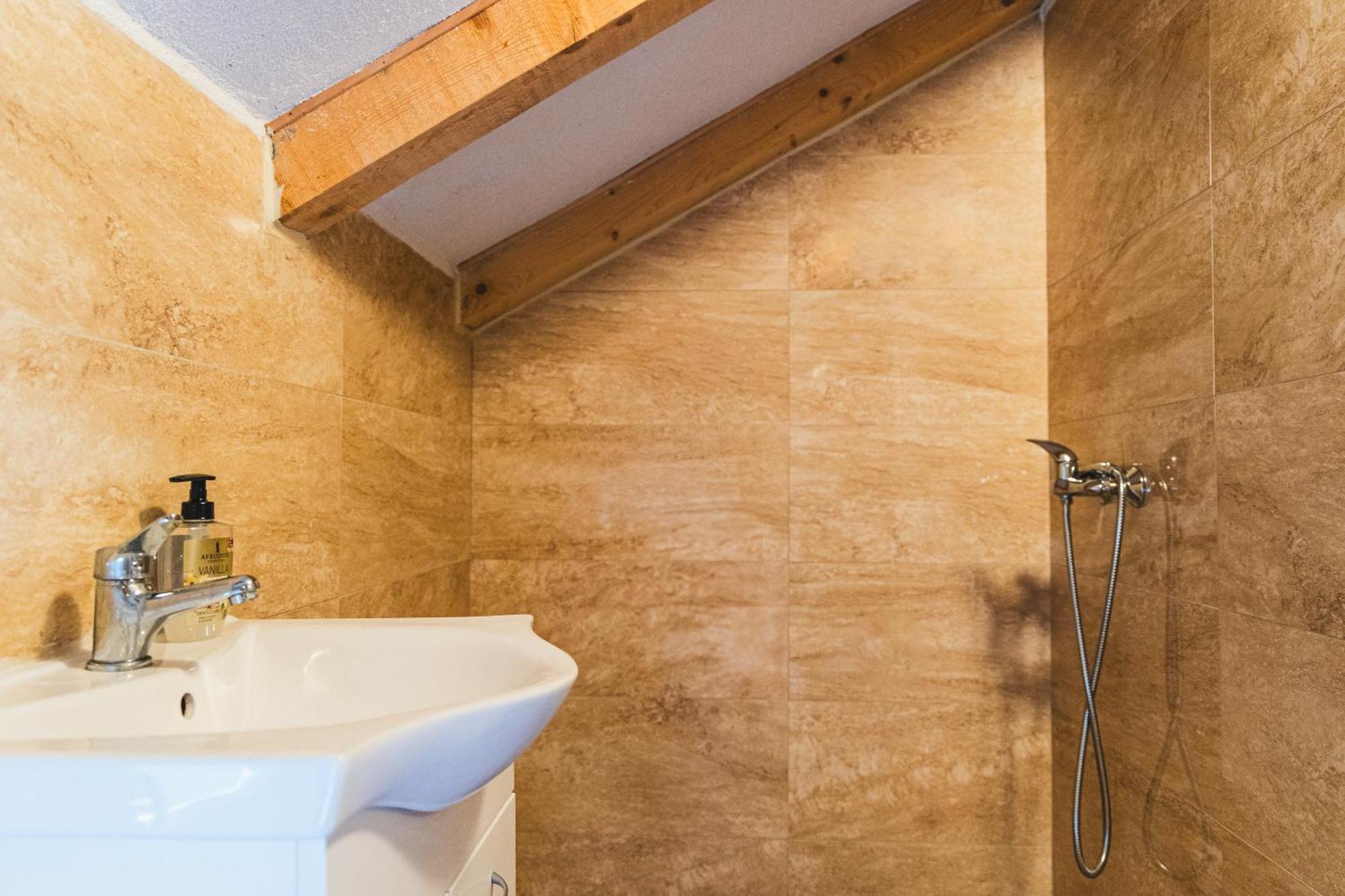 Country House Uros In Nature With Pool Lovorno Bagian luar foto
