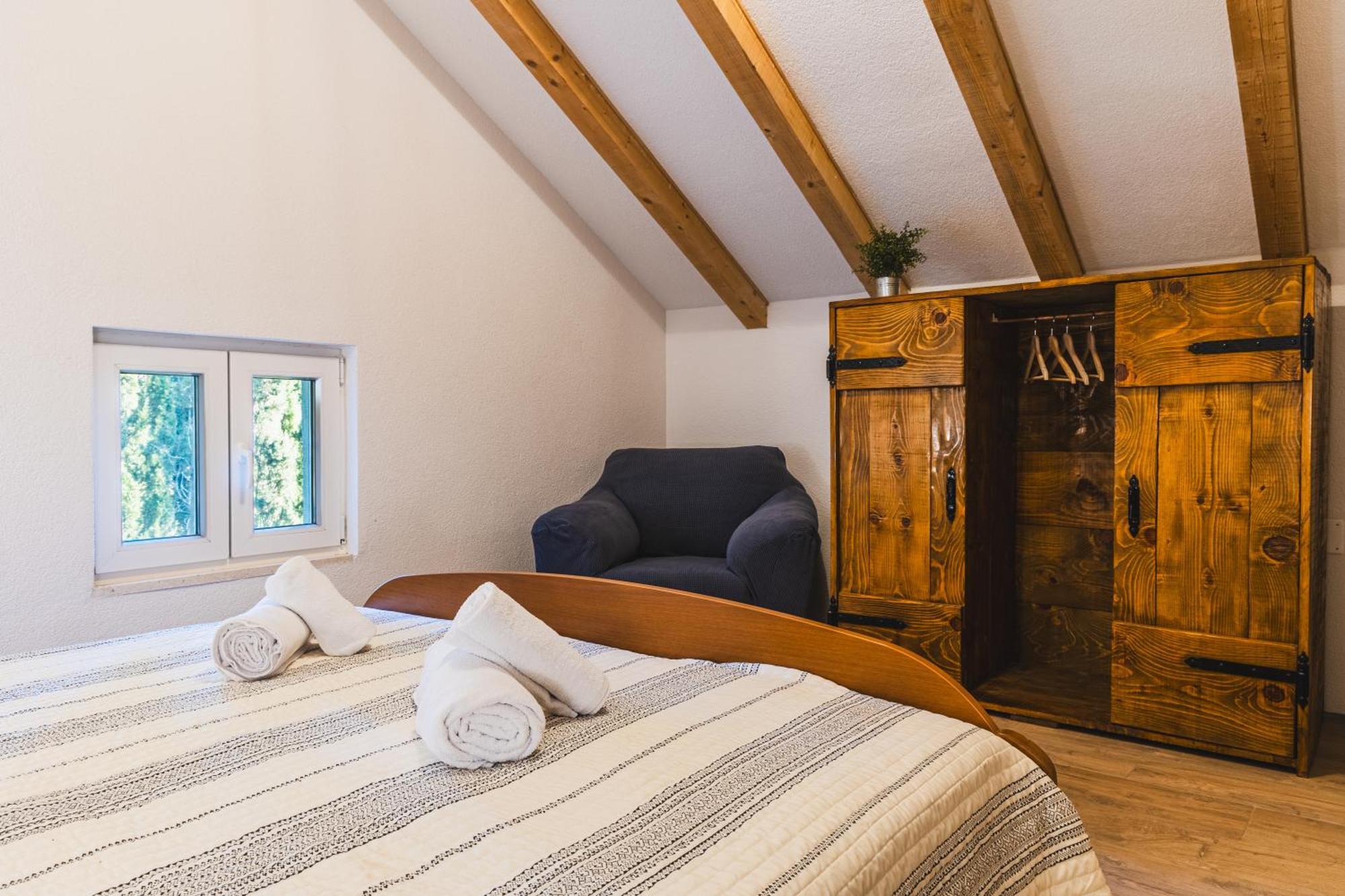 Country House Uros In Nature With Pool Lovorno Bagian luar foto
